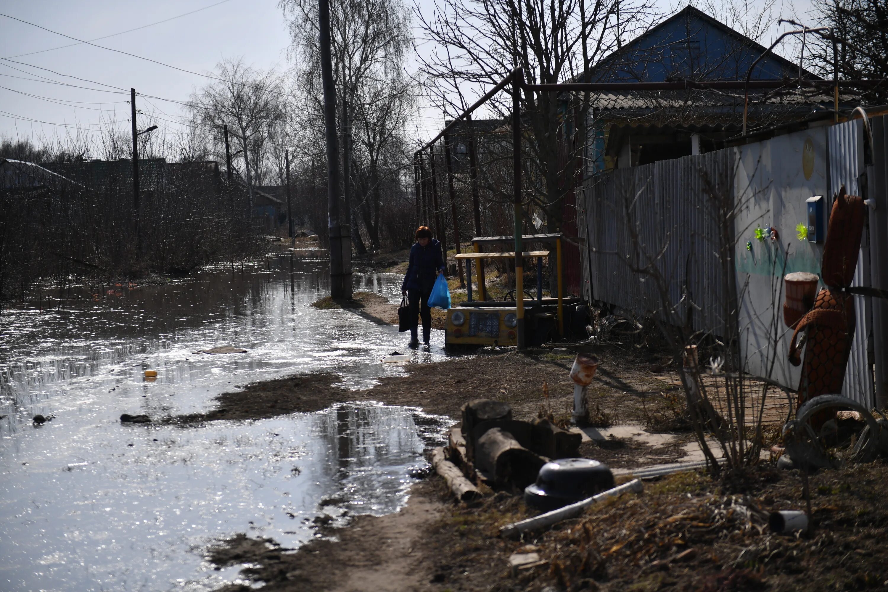 Дом попал в зону подтопления. Подтопление Омска. Затопление Омской области. Наводнение на Украине. Исилькуль паводок.