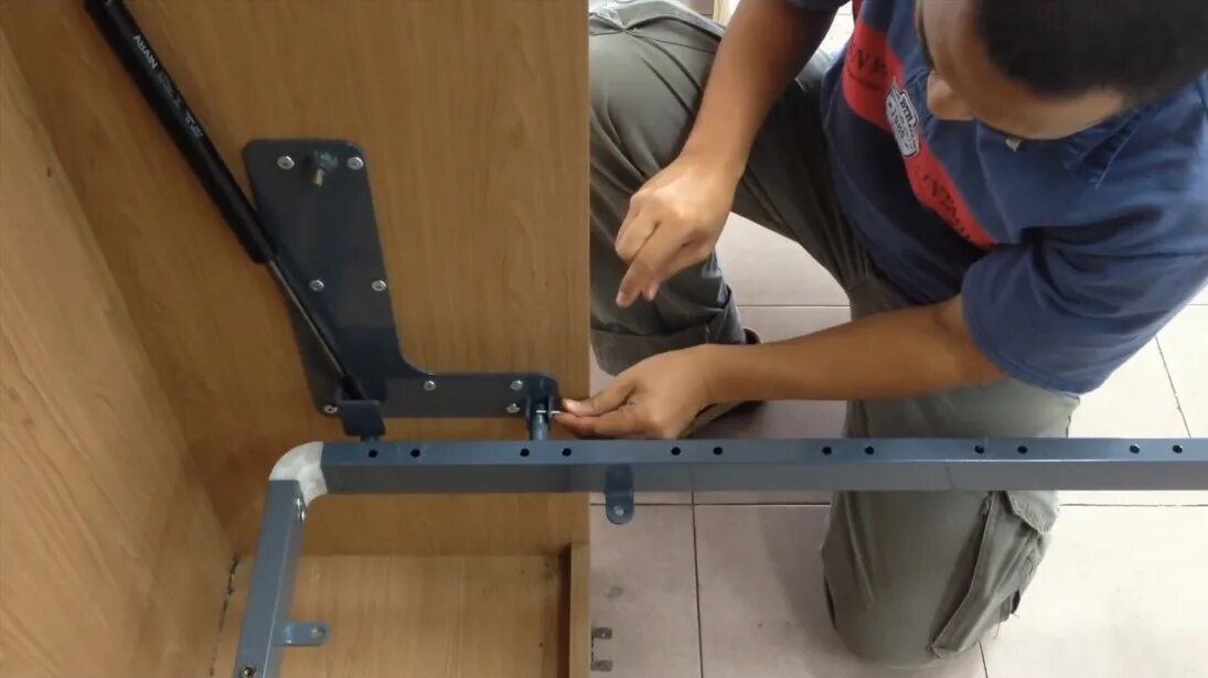 Механизм подъема кровати ферро vf0500n. Газлифт suspa. Газлифт suspa liftline 2200. Газлифт для шкаф кровати. Механизм 582 для шкаф кровати трансформера.