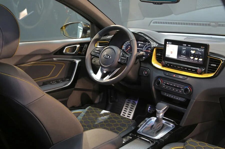 Киа х 2020 фото Kia XCeed Premium+ 1.5 T-GDI Робот Передний: цена 2999900 у официального дилера
