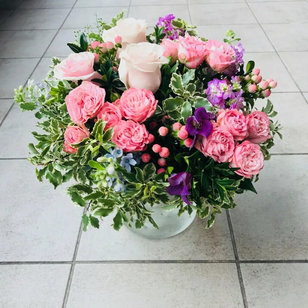 Букеты с буквами из цветов. "f flowers"+"atlantic city". Эустома лизиантус. Красивые современные букеты. Цветы для вайбера.