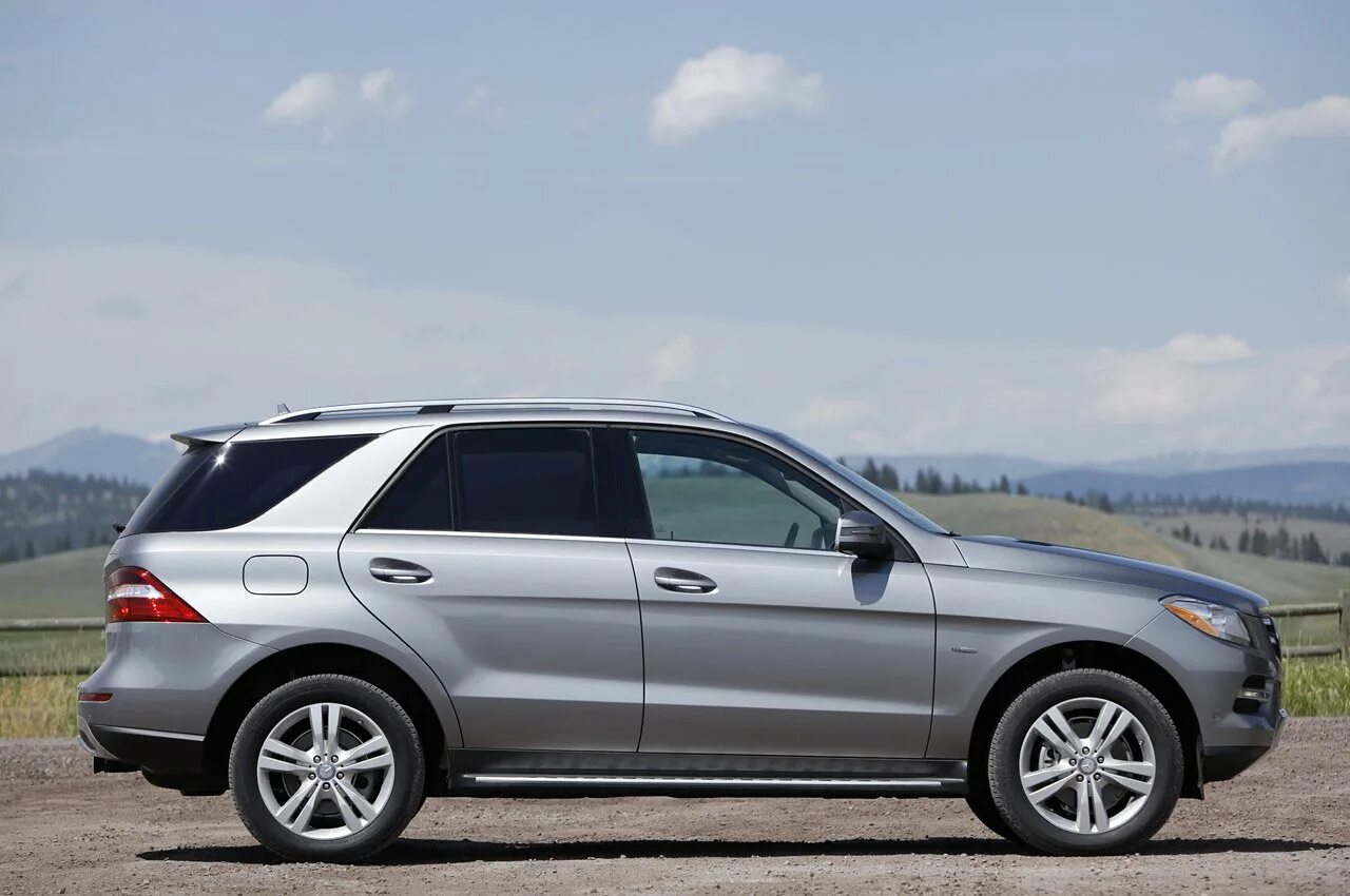 Mercedes ml 4matic. Mercedes-Benz ml 350 4matic. Мерседес-Бенц ml 350. Mercedes Benz ml 350 BLUETEC 4matic. Mercedes-Benz ml350 2012.