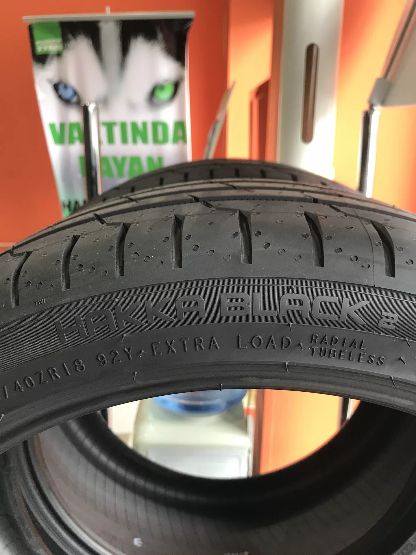 Hakka black r20. Нокиан Хакка Блэк 2. Nokian Hakka Black 2 Treadwear. Nokian Hakka Black 2 SUV 255/35 r20. Nokian Hakka Black 2 SUV.