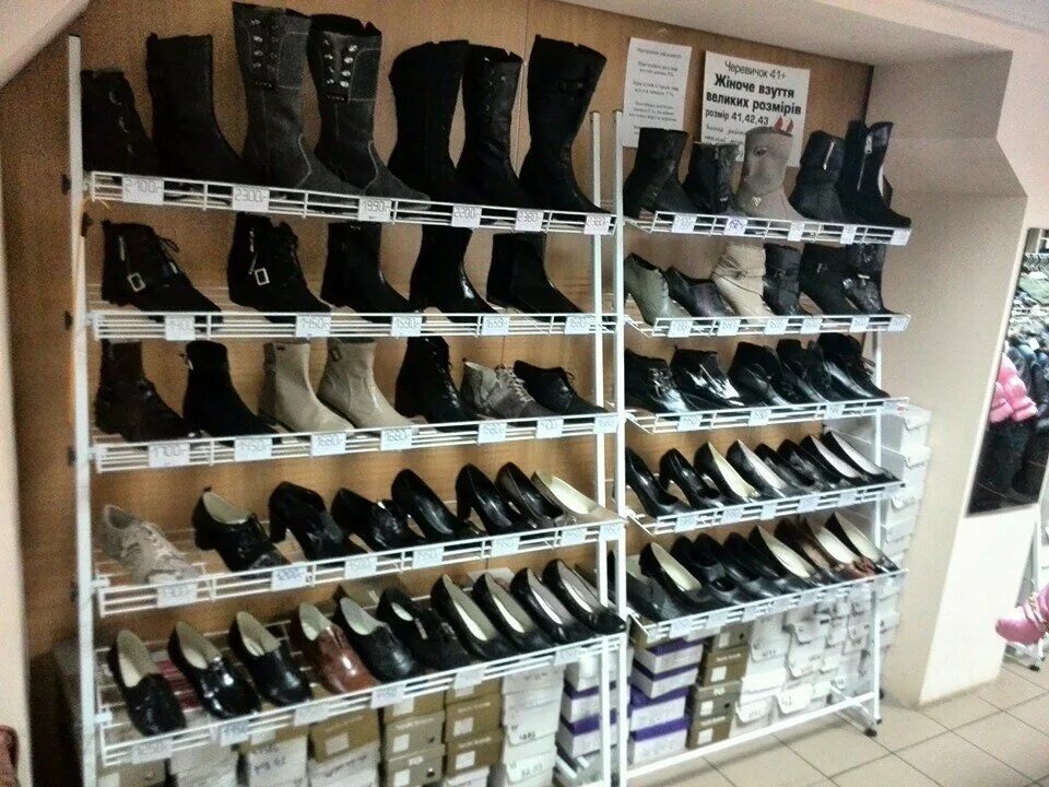 Магазин женской обуви. Магазин обуви больших размеров. Женская обувь больших размеров. Магазин размер обувь.