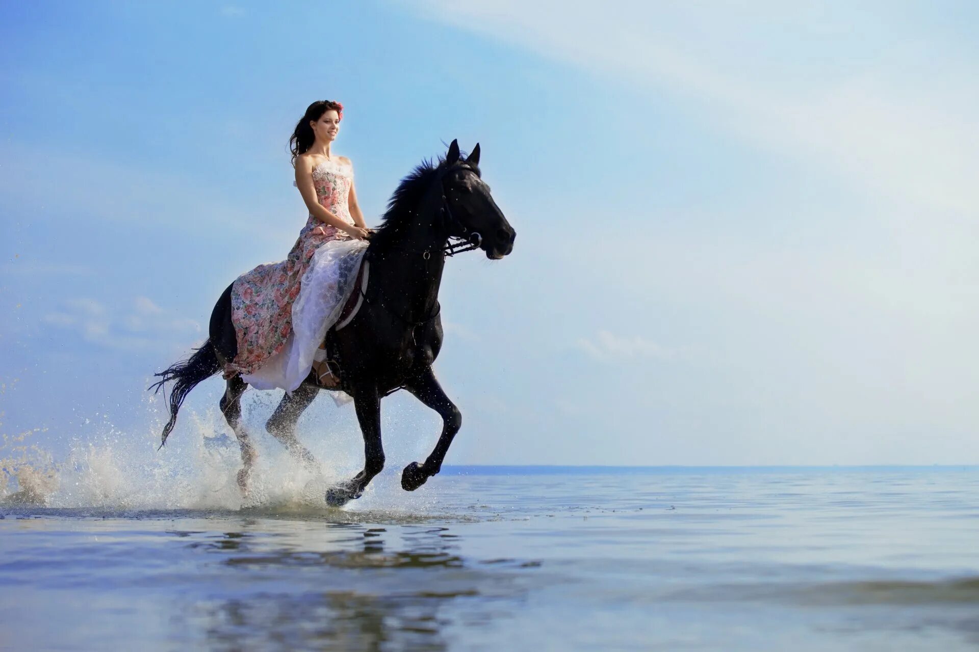 Девушка на коне. Девушка с лошадью. Верхом на лошади. Девушка на коне верхом.