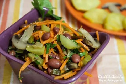 Салат с фасолью консервированной и корейской