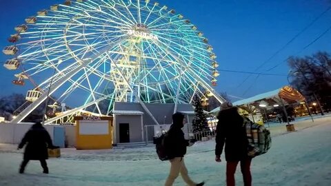 Колесо обозрения работает зимой