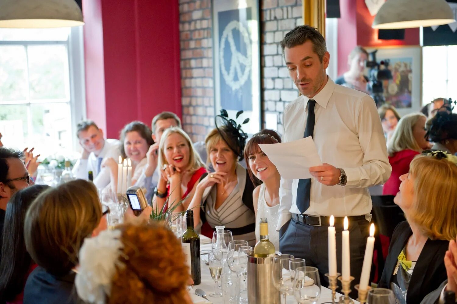 ужин с друзьями. свадьба за столом. свадьба банкет. ресторан гости. гостей ы 2.