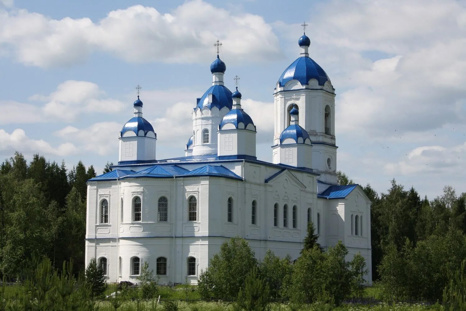 Церковь во имя пресвятой богородицы. Церковь введения во храм Пресвятой Богородицы Никольский район. Храм в Никольске Вологодской области. Храм Казанской иконы Божией матери Никольск Вологодской.