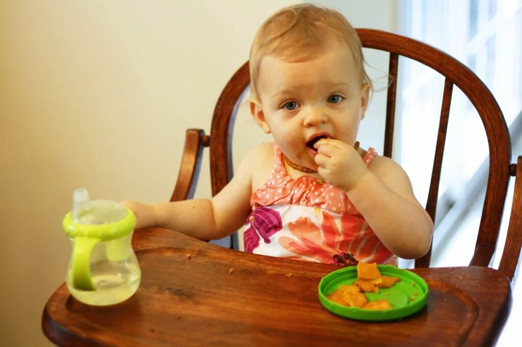 Смесь годовалому ребенку. Смесь годовалому ребенку. Напитки для детей. Еда для детей. Ужин для ребенка 2 года.