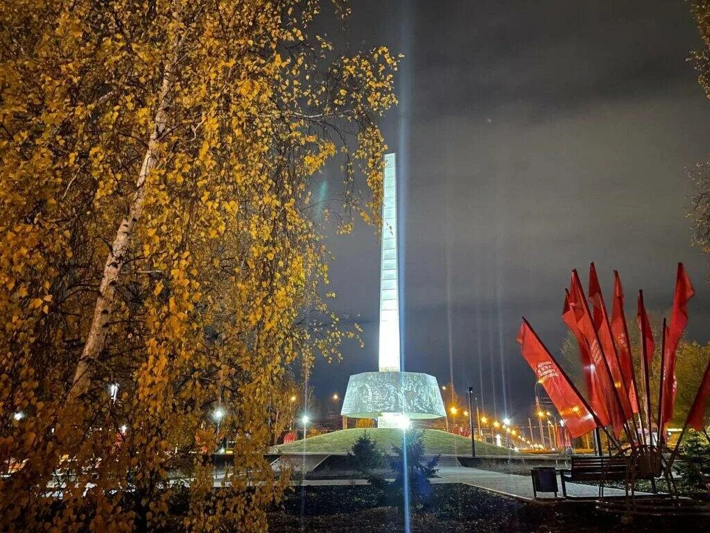 Стела Иркутск город трудовой доблести. Стелы новосибирск город трудовой доблести