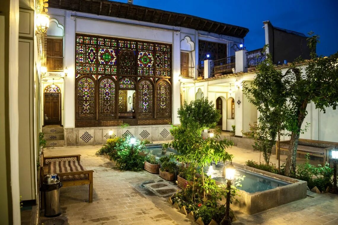 Iran hotel. Исфахан Иран. Отели Исфахана. Гостиницы Ирана. Традиционные отели Ирана.