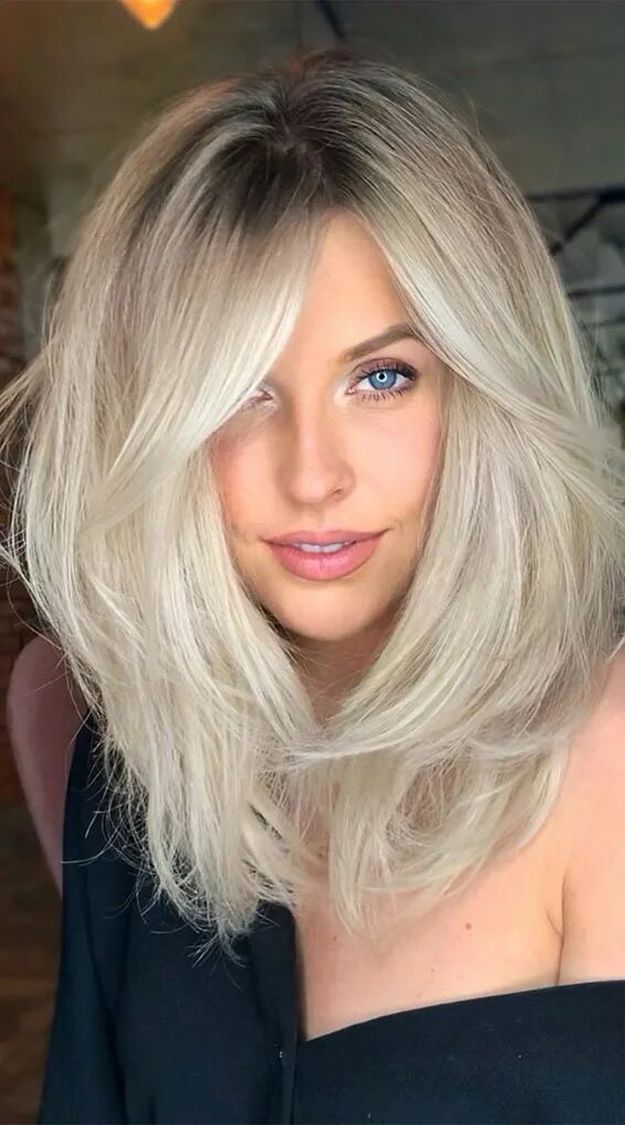 Blonde 2019. Модный блонд. Модный цвет волос блонд. Модные стрижки на средние волосы блонд. Стрижки женские на средние волосы без челки на светлые волосы.