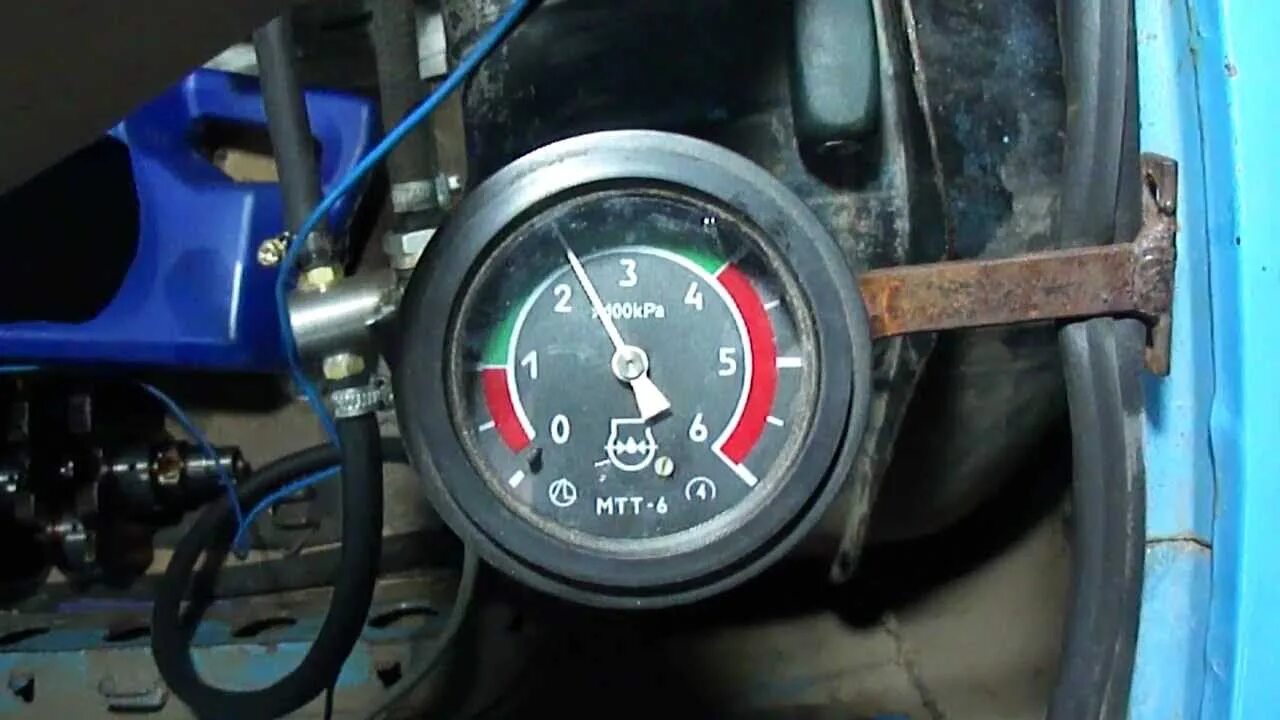 Какое давление должен выдавать насос. Давление в рампе ваз 2107 инжектор. давление топлива в рампе ваз 2107 инжектор. замер давления топлива ваз 2107 инжектор. индикатор давления в топливной рампе ока.