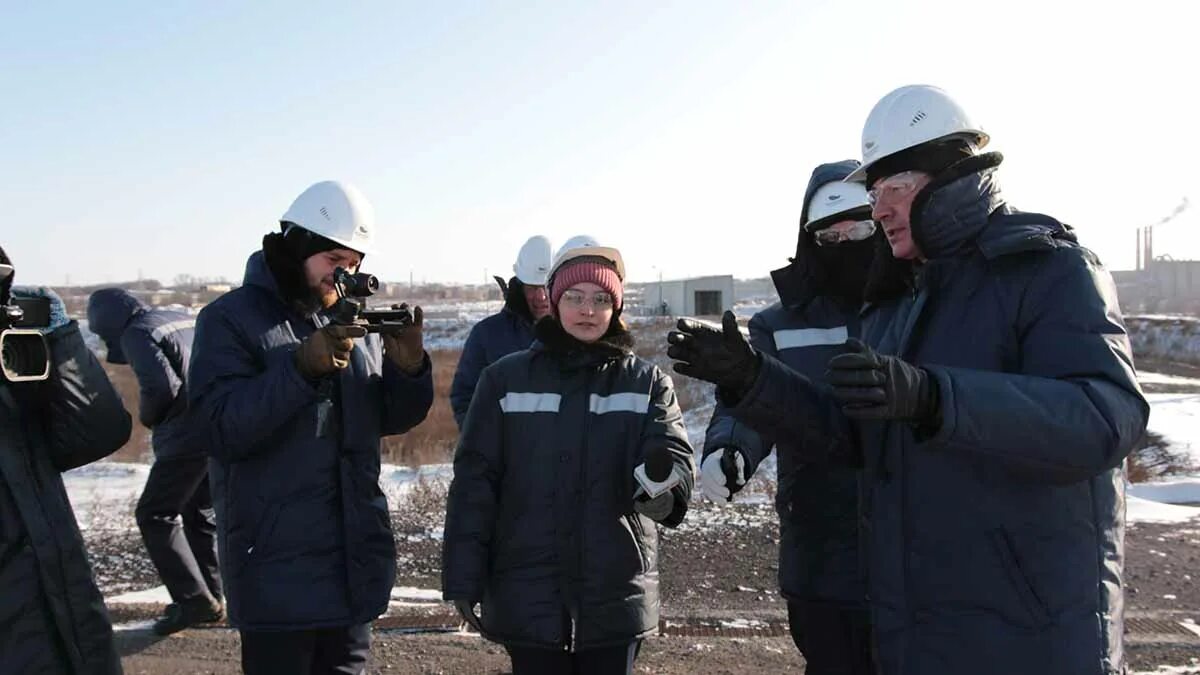 Новости стали главное. Уральская сталь Новотроицк. Уральская сталь Бурцев. Уральская сталь Новотроицк дым. АТЦ Новотроицк Уральская сталь.