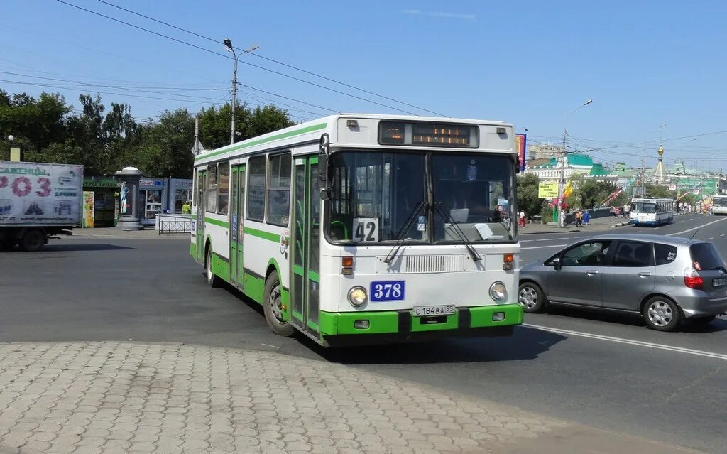 Сайт автобус омск. ЛИАЗ 5256.45 Омск. Общественный транспорт Омск. Автобус Омск 2022. Старые автобусы.