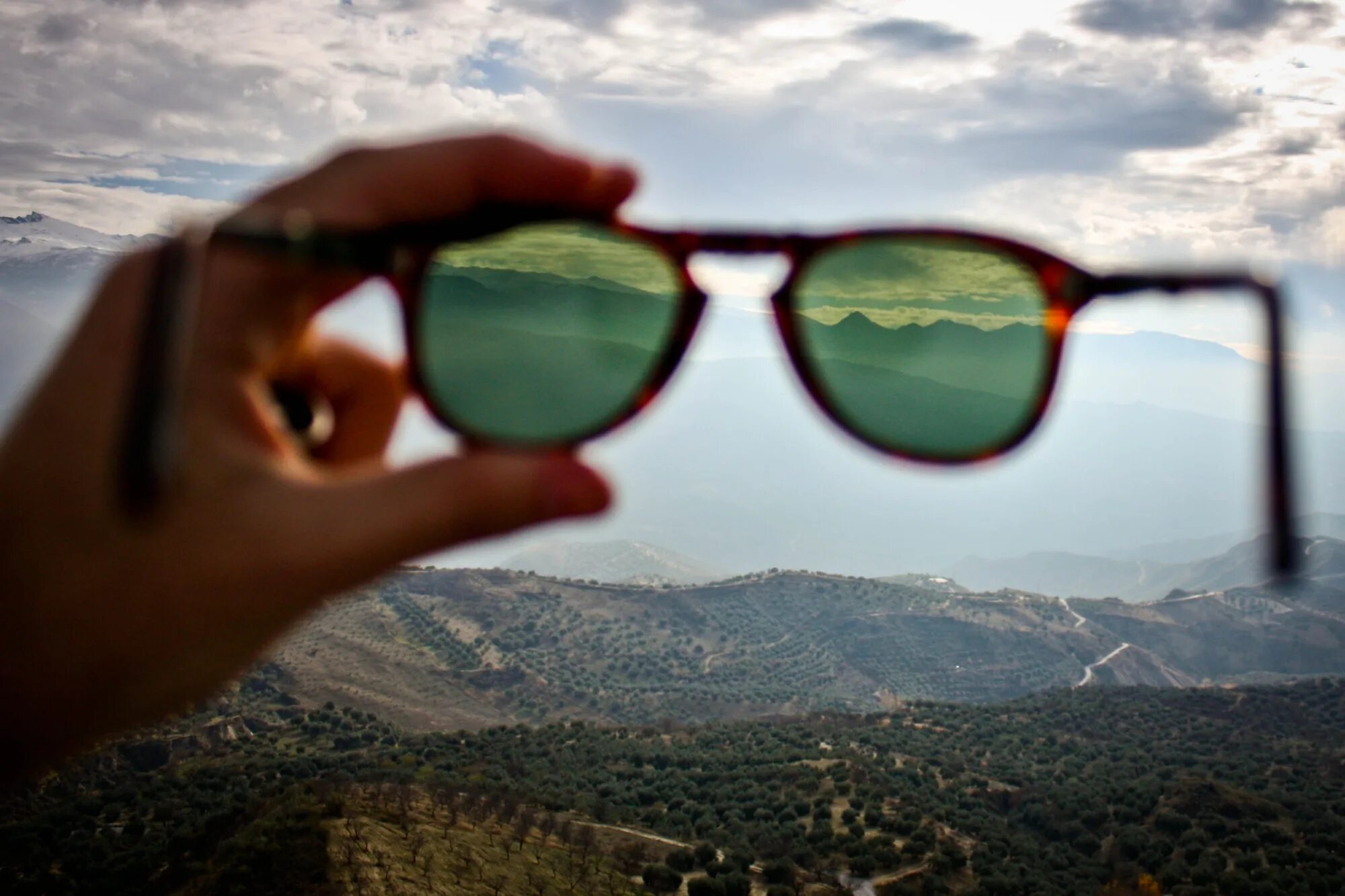 Видеть. Отражение человека в очках. Отражение в солнечных очках. Люди в очках лето. Мир в очках.
