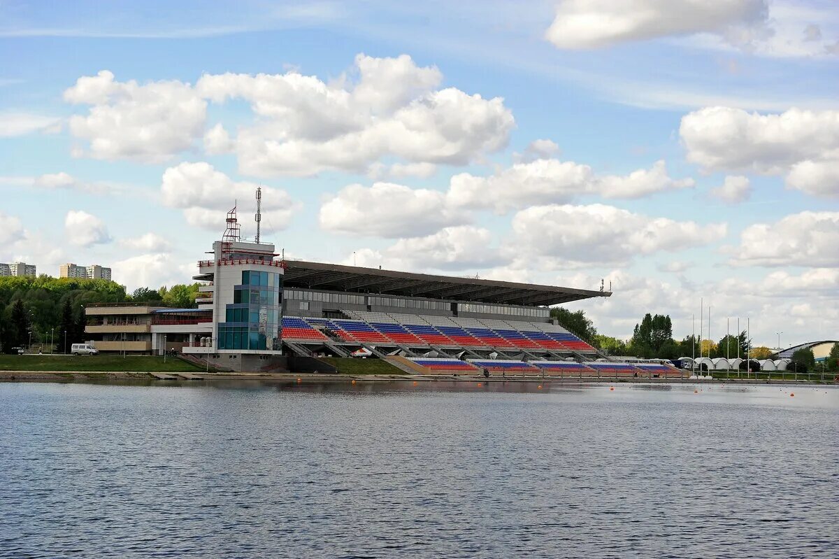 Гребной канал в Москве. Стадион на гребном канале. Крылатский гребной канал. Гребной центр Крылатское, Москва.