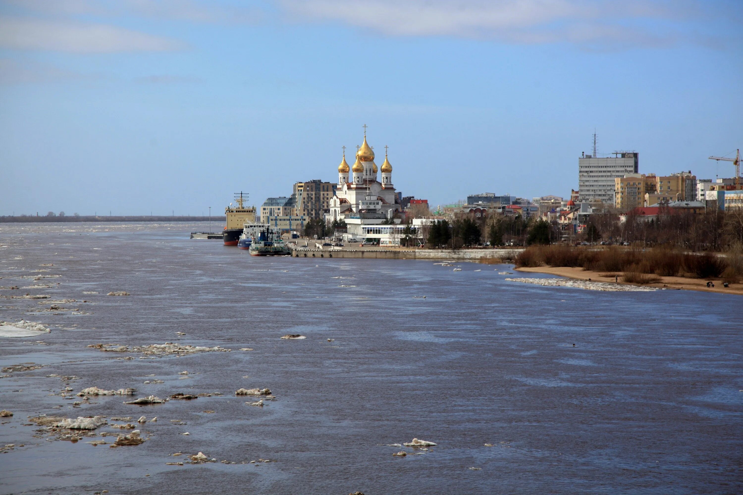 Уровень воды в северной двине. Северная Двина река в Архангельске. Двина Архангельск. Северная Двина грязная река. Архангельская область Северная Двина.