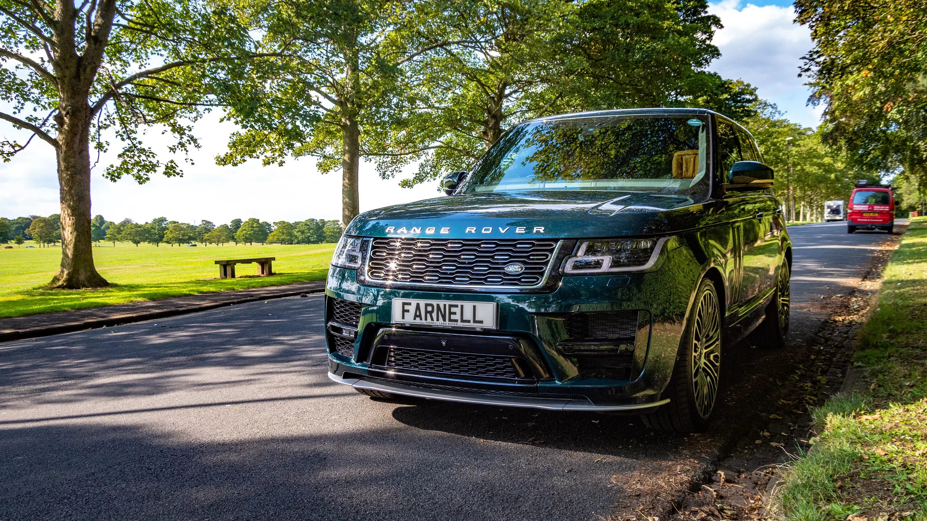 Почему рендж ровер. Рендж ровер 4. range rover 4.4. рендж ровер 4 2025. range rover sport 2025 зеленый.