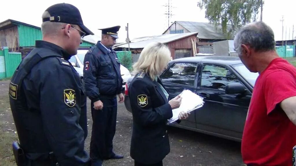 Может ли пристав продать долг. Судебные приставы арест авто. пристав наложил арест. машины от судебных приставов. авто продается приставы.