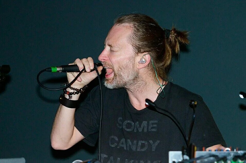 Том йорк и. Том йорк 2016. radiohead том йорк. солист радиохед. йорк, том 2001.