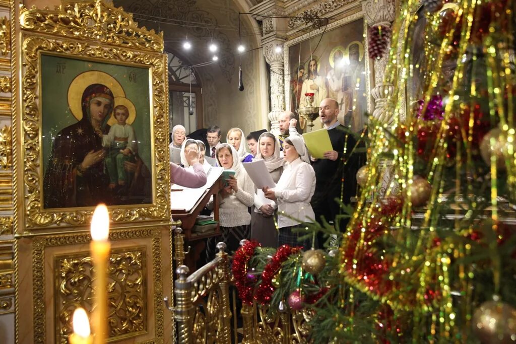 В какое время идет служба на рождество