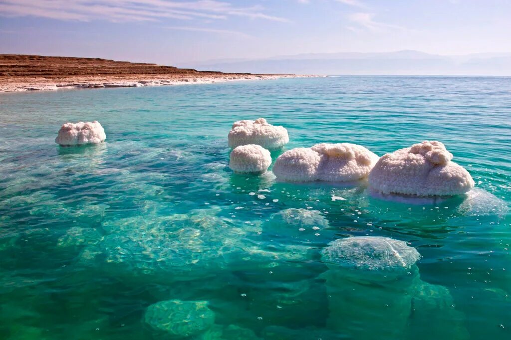 Получают из морской воды. Мертвое море бессточное.