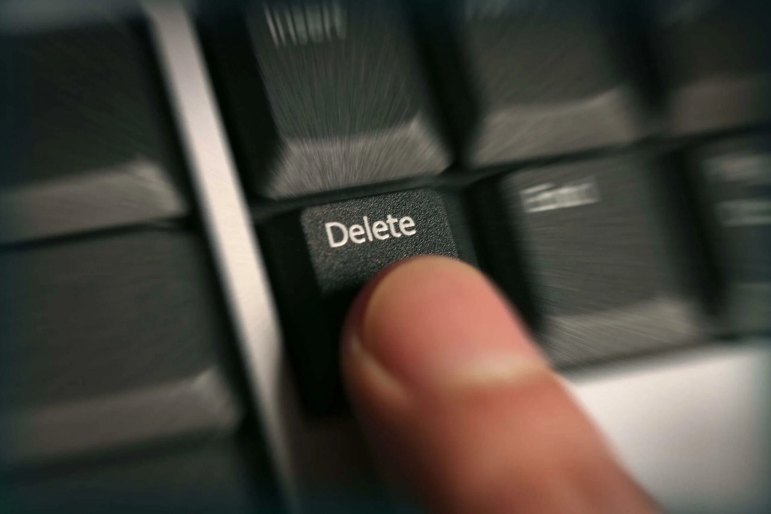 Слабом нажал. Кнопка делит. Delete (клавиша). Делете на клавиатуре. Клавиша делит.
