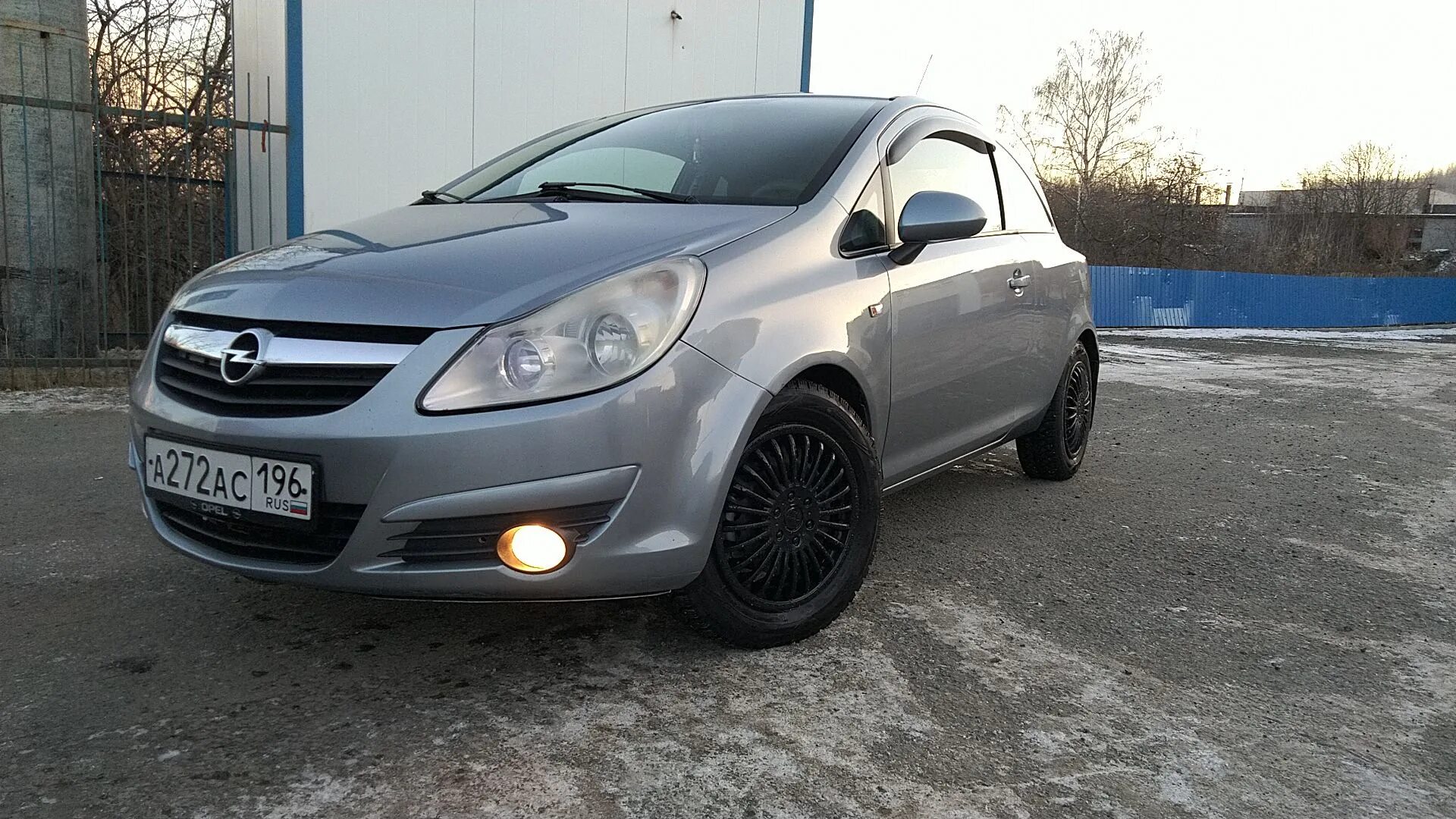 Opel corsa шины. Opel Corsa на штампах. Опель Корса серая. Колпаки Opel Corsa d r15. Opel Corsa d на штампах.