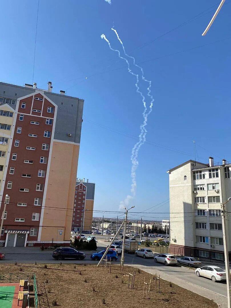 Севастополь попала ракета. Беспилотники над севастополем. Гибель крейсера москва. Сгорела квартира на плехановской. Запуск калибров с черного моря.