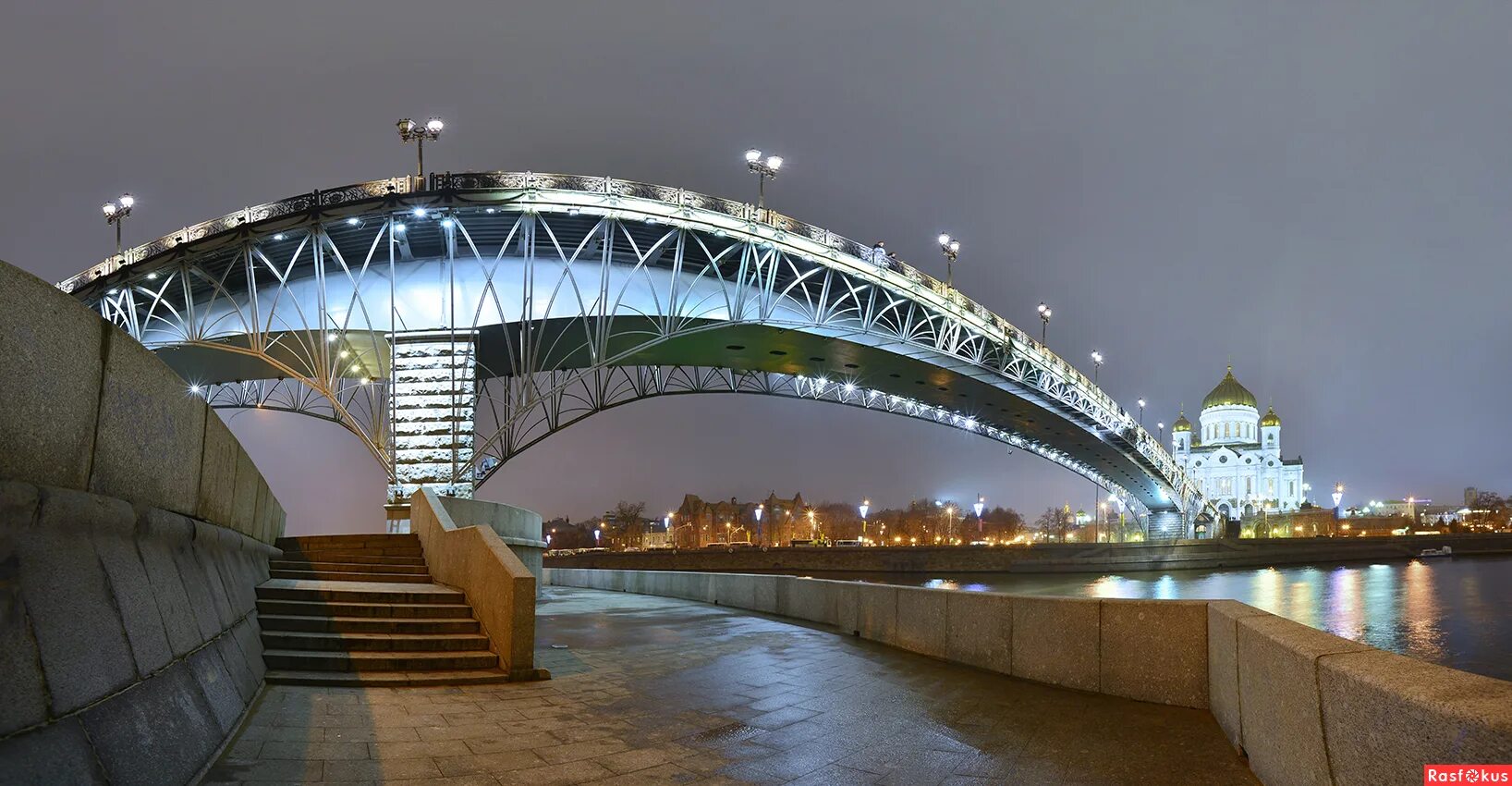 Рашн мост. Патриарший мост в москве. патриарший мост якиманская набережная. патриарший мост арки. вид на москву с патриаршего моста.