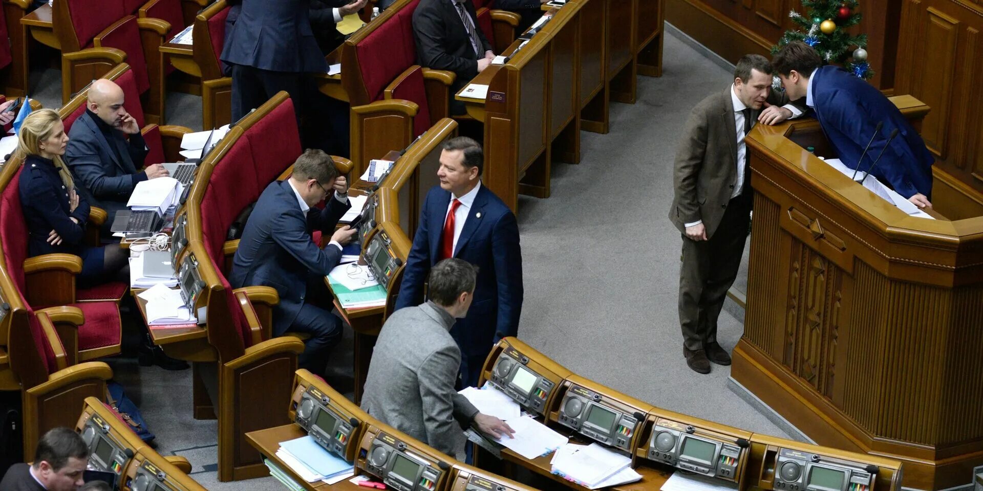 Киев верховная рада здание. Депутаты верховной рады. Депутаты рады украины. Верховная рада депутаты. Киев верховная рада.