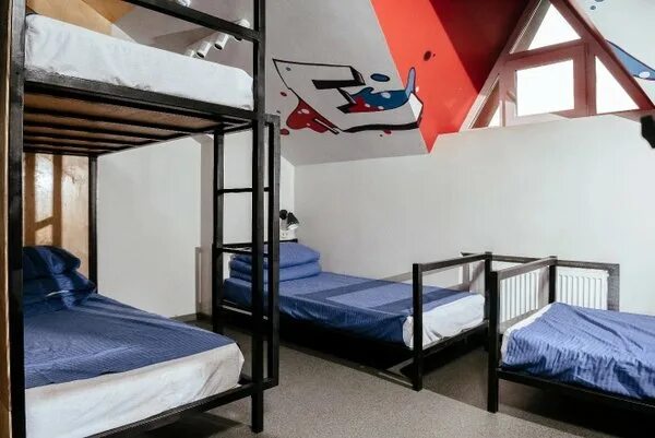 Хостел берлога. Хостел берлога южное бутово. Ул поляны 57 хостел. Хостел берлога. Хостел берлога.