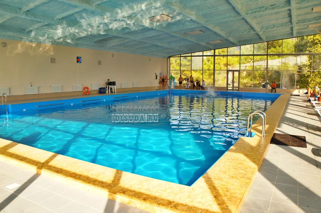 Солнечный берег геленджик бассейн. Голубая волна алушта бассейн. Голубая волна левобережная ул 17 ростов-на-дону. Санаторий голубая волна санаторий алушта. Бассейн голубая волна.
