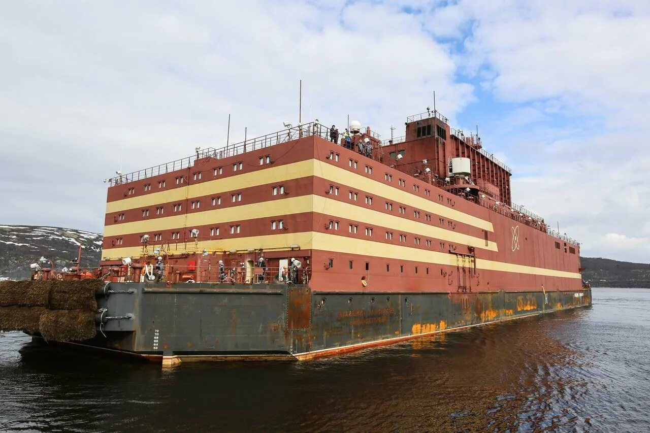 Какое атомное судно появилось первым