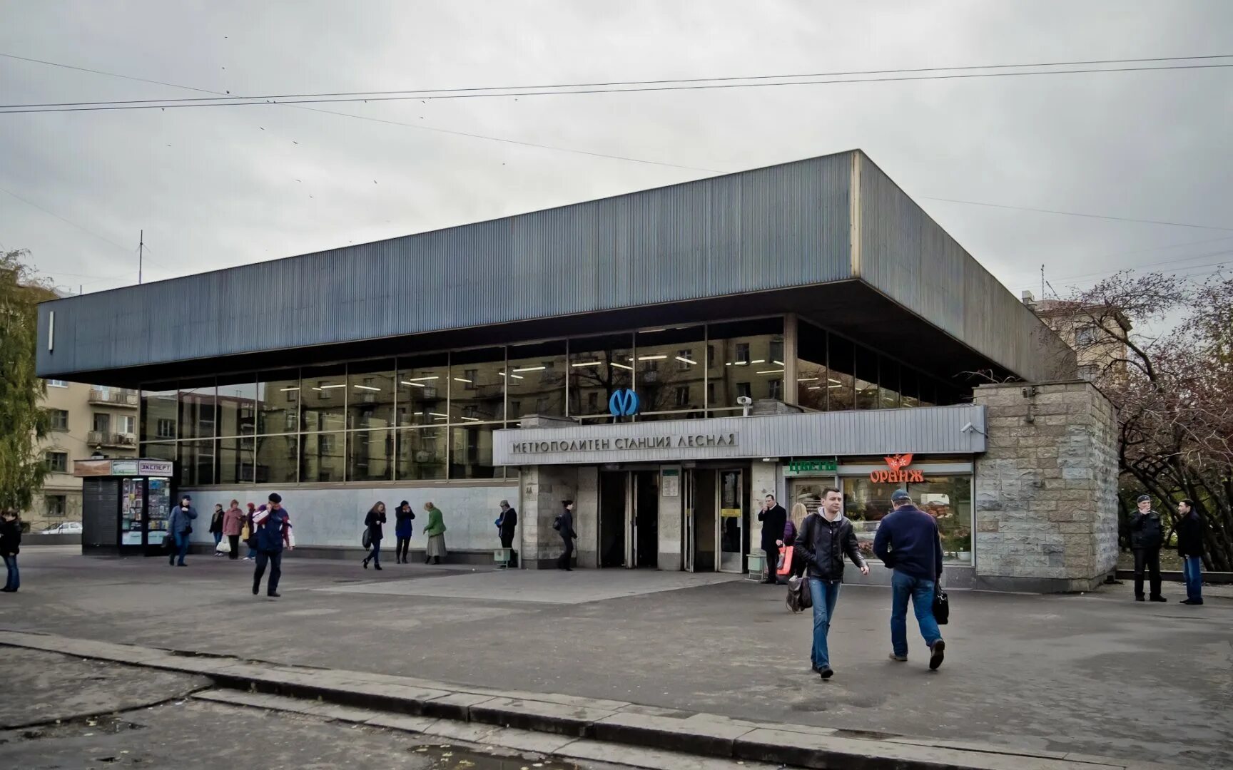 Ст м лесная санкт петербург. Станция метро лесная. Лесная (станция метро, санкт-петербург). Станция метро лесная. Станция метро лесная.