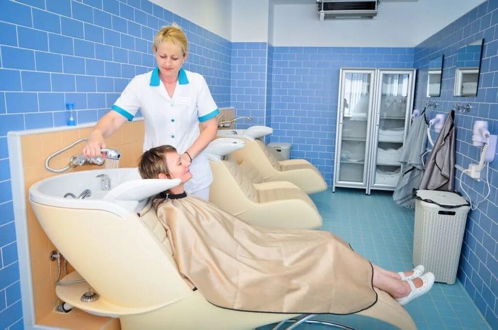 Подводное вытяжение позвоночника ormed. Минеральные воды санатории грязелечение. Горизонтальное вытяжение позвоночника в воде. Озонотерапия в санатории. Орошение головы минеральной водой.