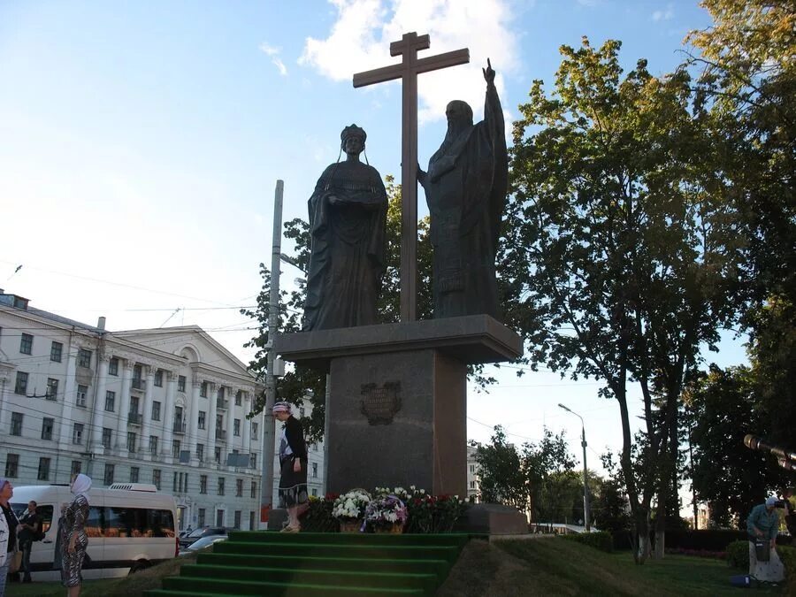 Пл лядова. Площадь Лядова Нижний Новгород. Памятник на площади Лядова. Памятник на пл Лядова в Нижнем Новгороде. Памятник на пл Лядова.