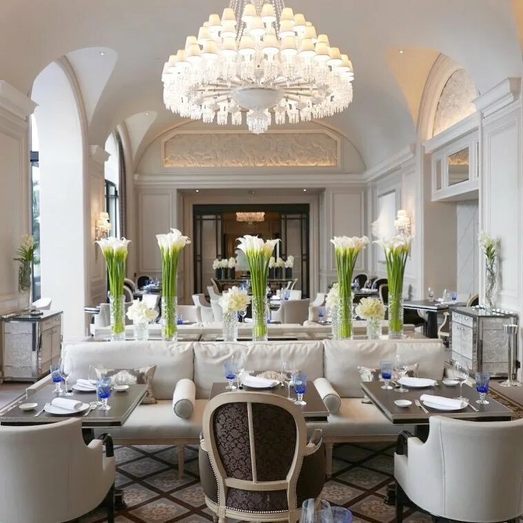 Отель Георг 5 в Париже. Отель four Seasons George v Paris. Ресторан Georges Париж отель Георг 5. Four Seasons George v Paris Ромера.