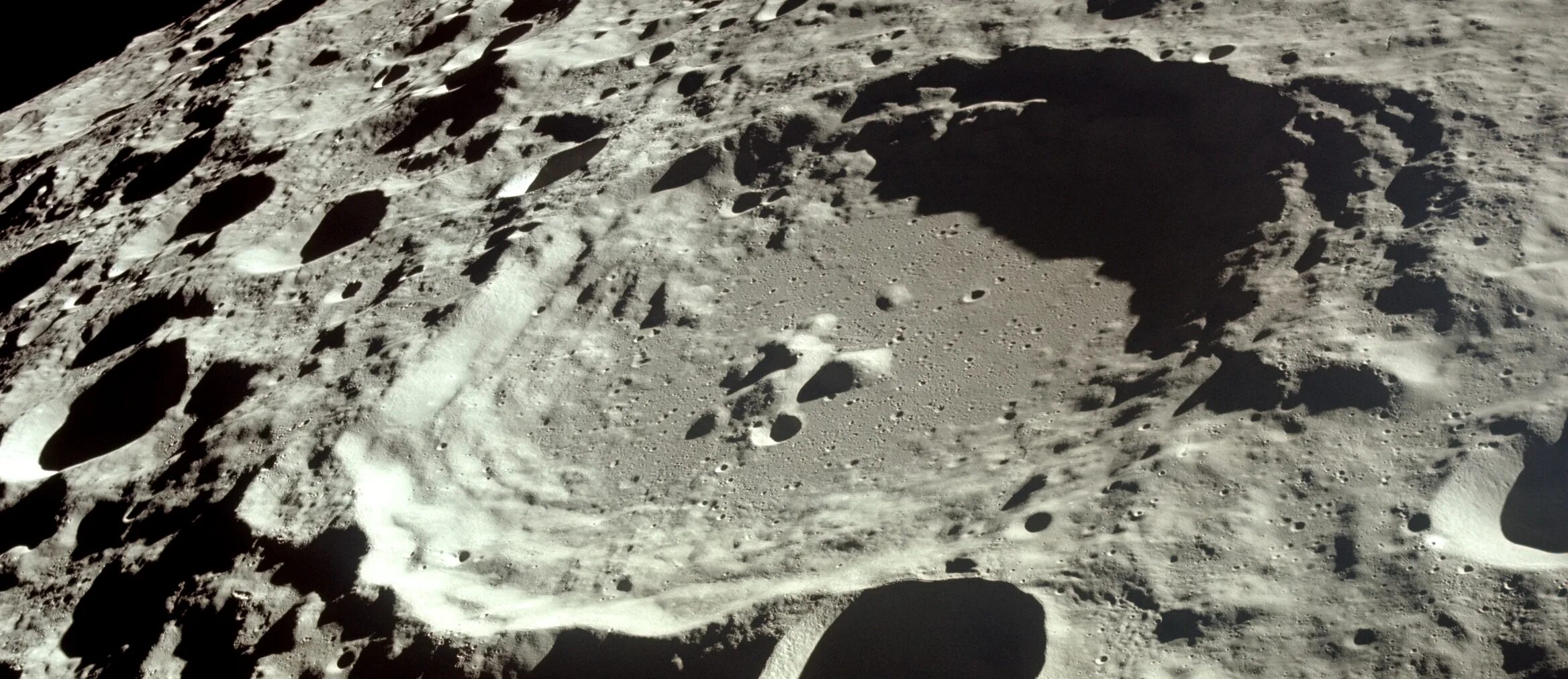 Часть луны 5. Кратер Дедал. Дедал большой кратер. Moon tin can Lander.