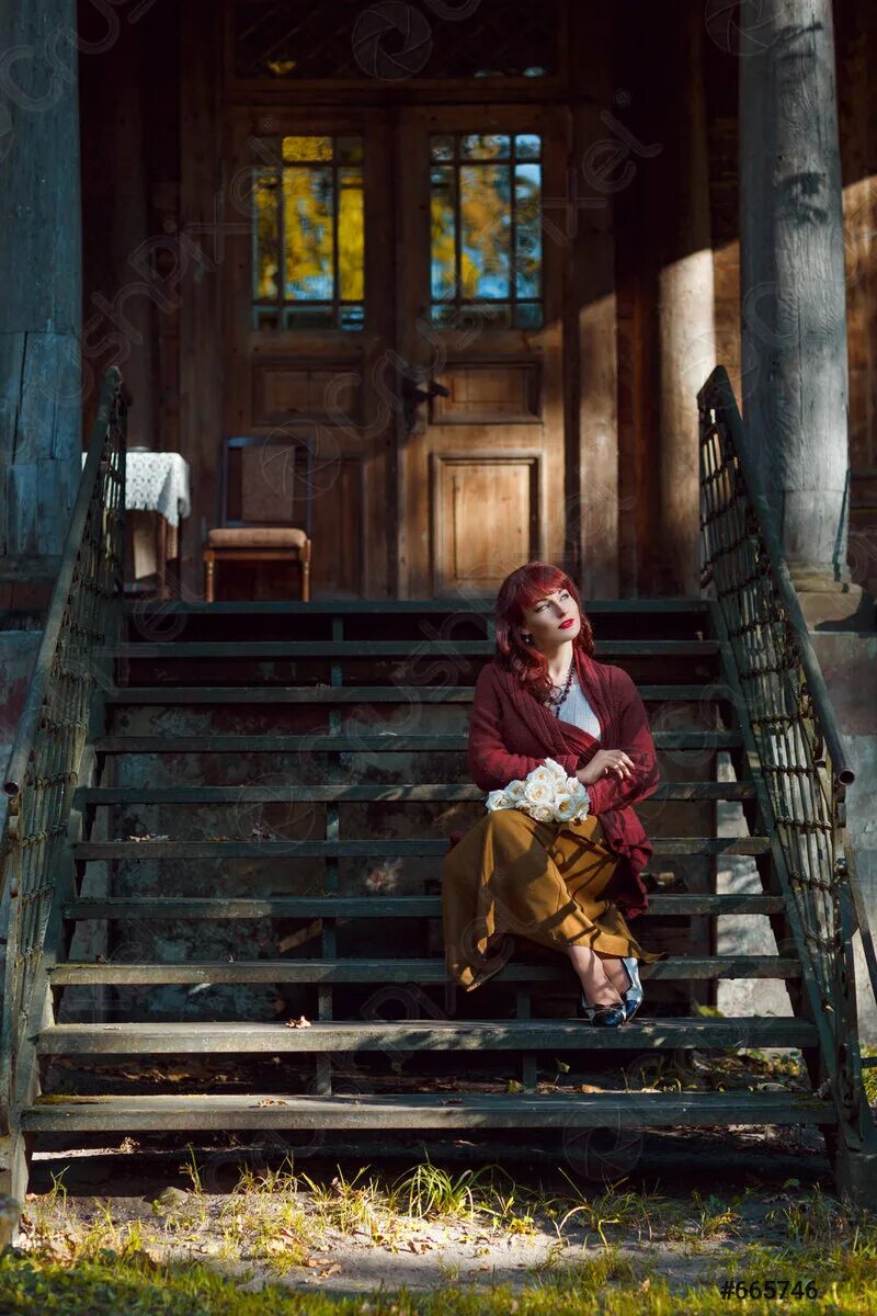 Дверь в счастье. Деревенские собаки. Старое деревенское крыльцо. На пороге дома где когда то. Порог дома.