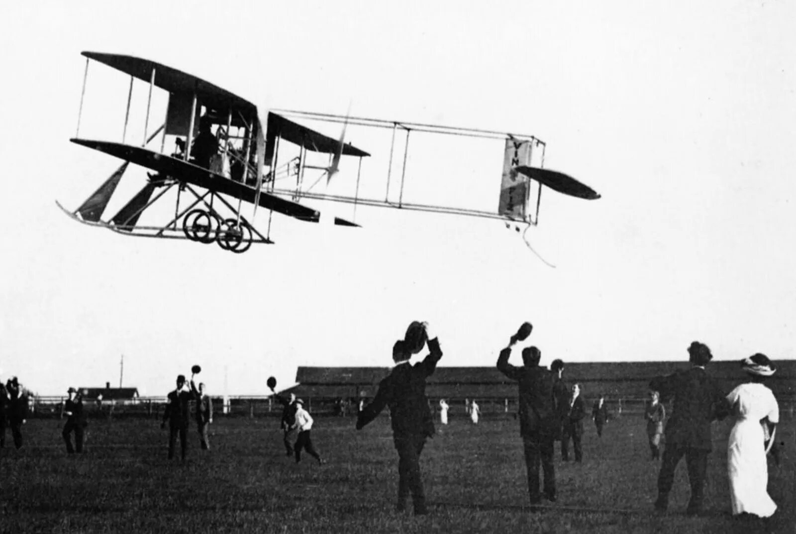 Братьев райт 1. Первый полет братьев Райт 1903. Братья Райт первый самолет. Флайер братьев Райт. Флайер 1 братьев Райт.