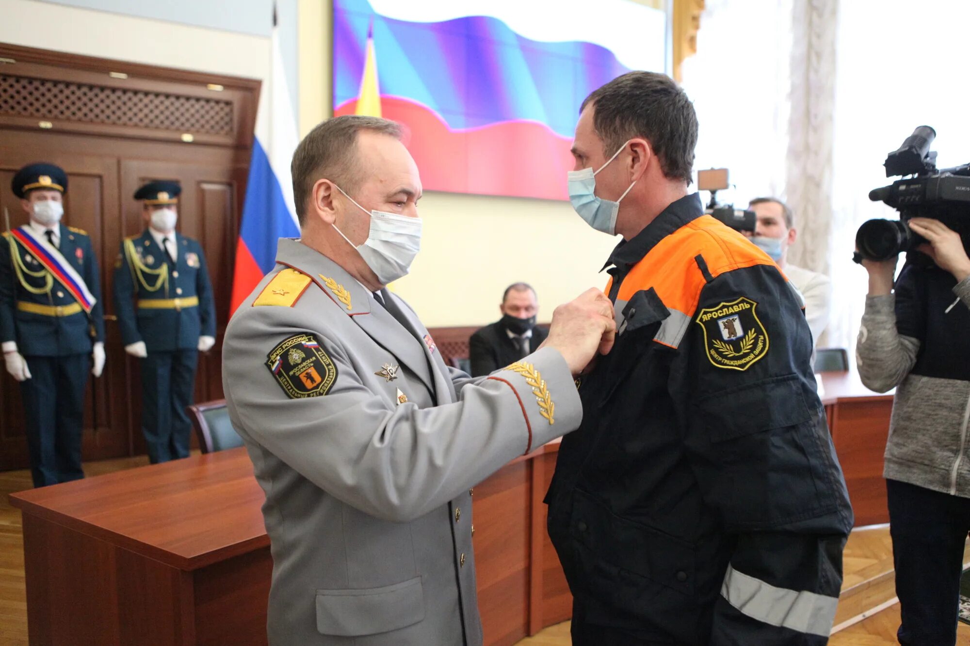 Спас награждены. Награждение спасателей. награждение спасателей мчс. мчс участнику ликвидации последствий. награждение губернатором пензенской области пожарных и спасателей.