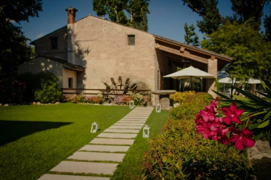 Дом вольта. Памятник вольте комо. Камнаго, италия вольт. Вилла родэ петербург. Апарт-отель вольта пик.