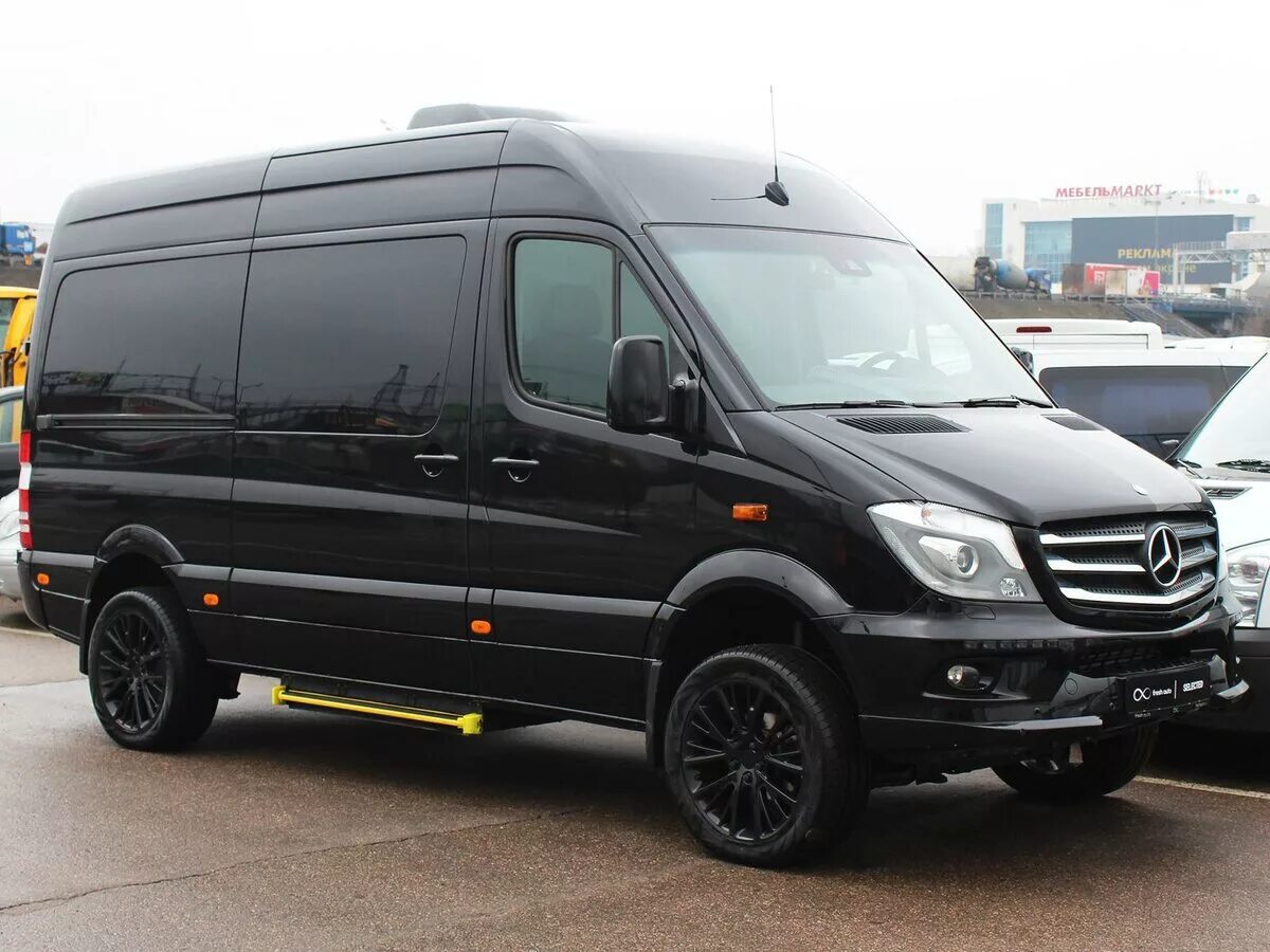 Где купить спринтер. Mercedes-Benz Sprinter черный. Mercedes-Benz Sprinter 2015. Мерседес Бенц Спринтер 2015 го. Мерседес Бенц Спринтер черный.