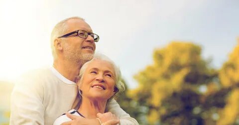 Женщины 60 лет с молодыми