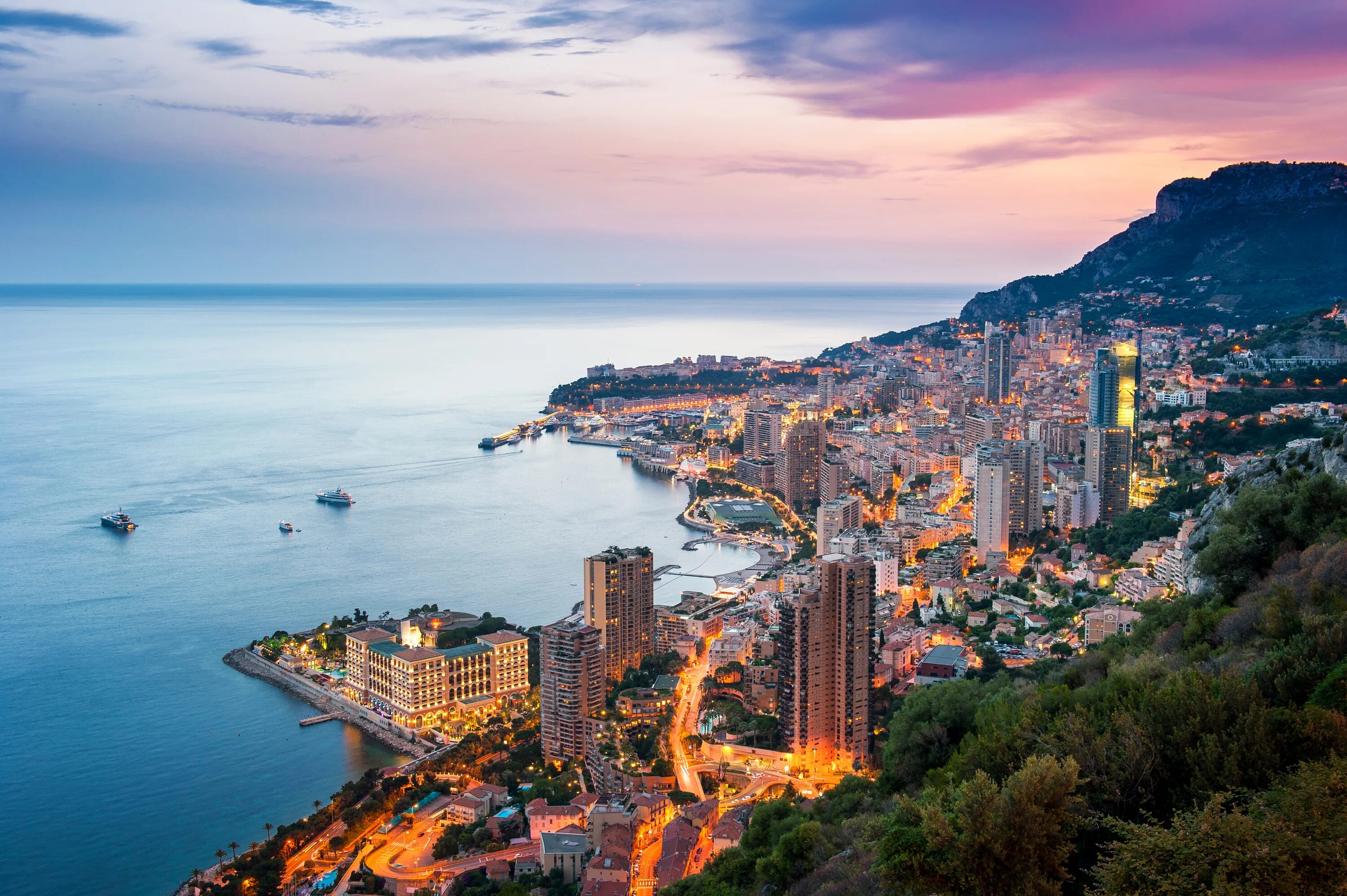 Столица находится на берегу моря. Французская Ривьера княжество Монако. Монако Монте Карло. Монако Лазурный берег Франции. Монте Карло столица Монако.