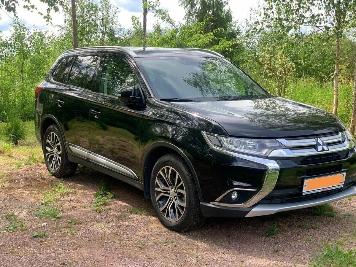 Mitsubishi outlander 2017. Митсубиси Аутлендер 2017 черный. Мицубиси Аутлендер черный 2017. Аутлендер 3 2017.