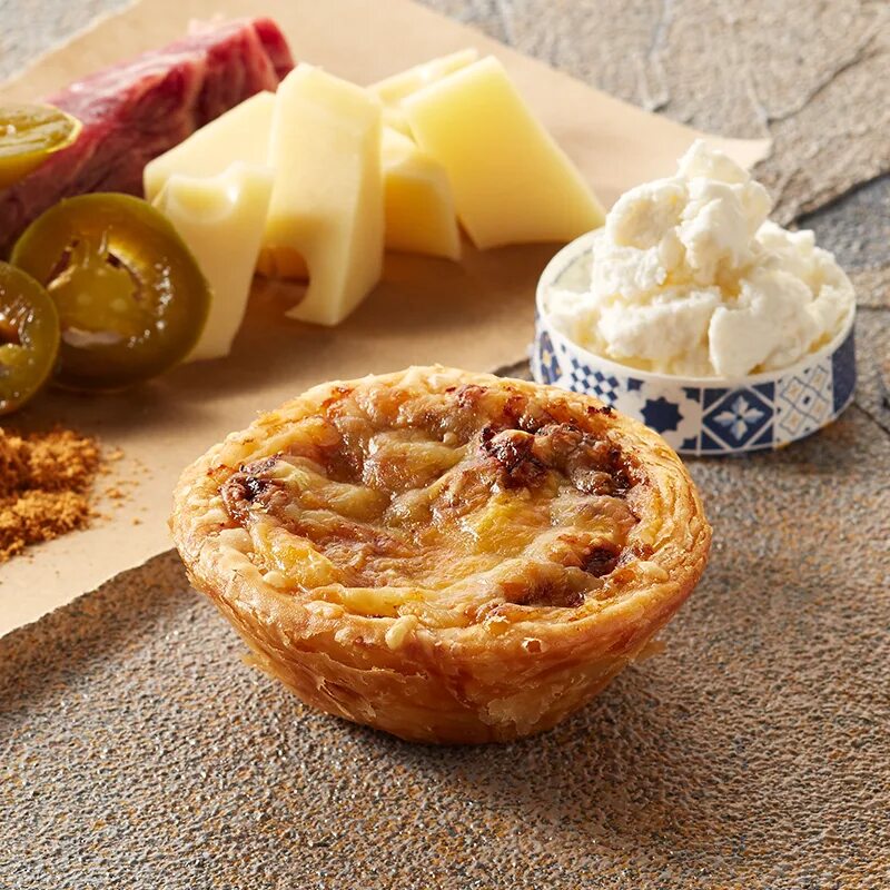 Пирожные паштел де ната. Португальское пирожное паштейш. Паштейш де ната. Десерт португалии паштейш. Паштейш.