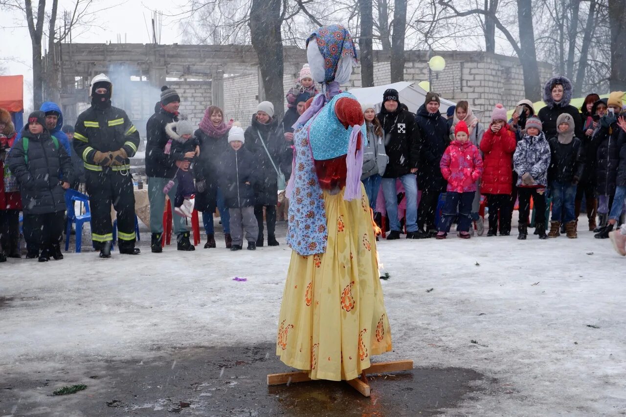 Песня маслена масленица маслена неделя. Гости на Масленицу. Масленица угощай всем блиночков подавай. Масленица в горячем Ключе. Угощение на конкурс Масленицу.